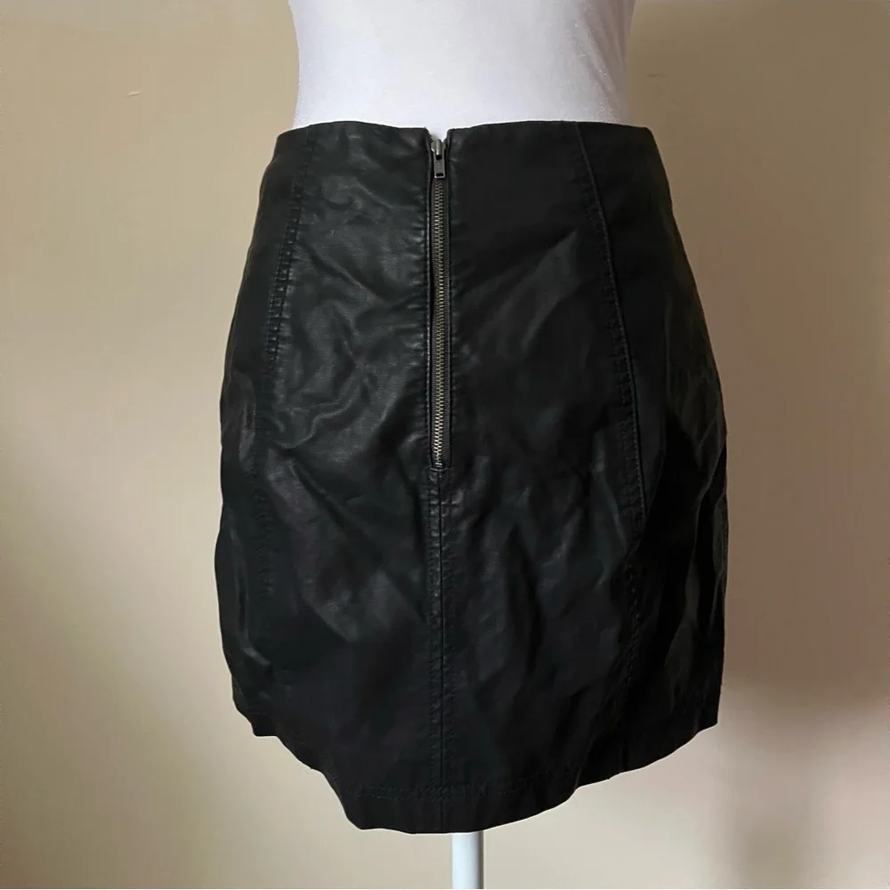 Free People Modern Femme Black Faux Leather Mini Skirt size 4